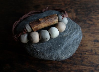 Bracelet perles enfumées, corde de chanvre et bois flotté