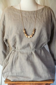 Collier en céramique et fibres naturelles