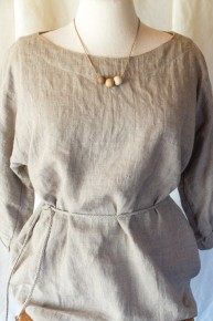 Collier en céramique et fibres naturelles