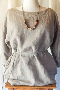 Collier en céramique et fibres naturelles