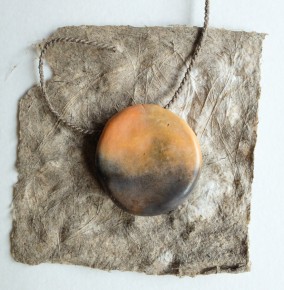 Pendentif enfumé avec Terre Sigillée