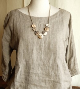 collier "paysage de disques enfumées" avec lin ciré