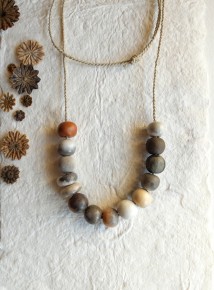 collier réglable avec un doux mélange de perles en céramique :-)