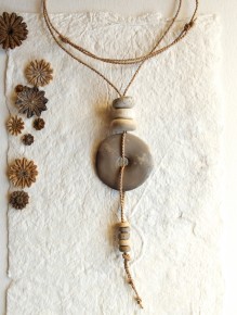 collier réglable avec disque bi enfumé et corde de lin