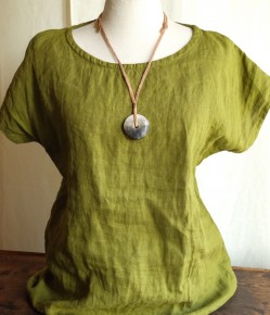 collier disque en céramique enfumée et chanvre ciré