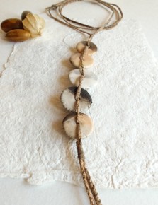 collier disques en céramique et lin ciré