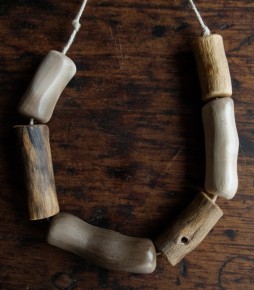 bois flotté et céramique polie et enfumée...