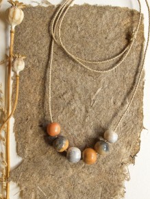 Collier avec perles et Terre Sigillée