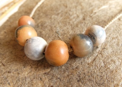 Collier avec perles et Terre Sigillée