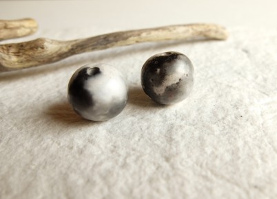 perles sculptées et polies