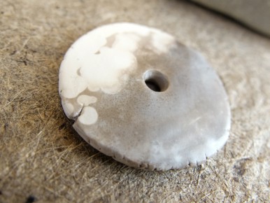 pendentif  enfumé avec terre sigillée