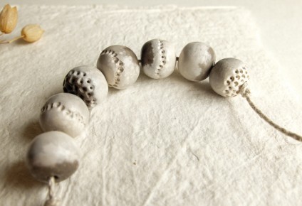 perles sculptées et polies