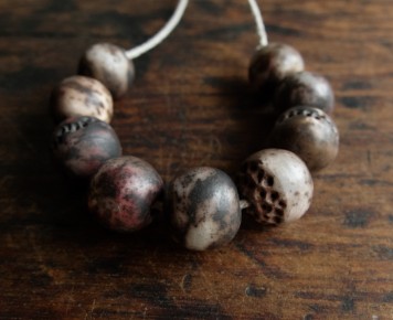 perles sculptées et polies