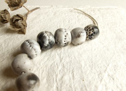 perles sculptées et polies