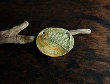 Pendentif "porcelaine et peinture à l'huile"