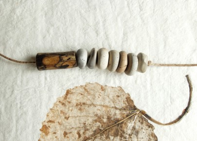 bois flotté et perles enfumées