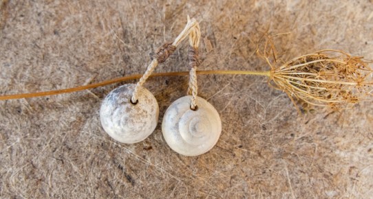 petits escargots en céramique enfumée