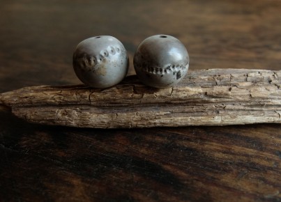 perles sculptées et polies