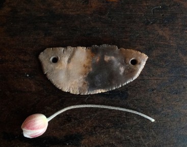 Pendentif en céramique enfumée