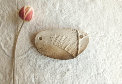 Pendentif en céramique enfumée