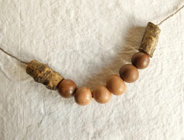 Perles en céramique enfumées et perles "bout de branche"