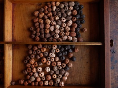 perles sculptées mélanges de terre