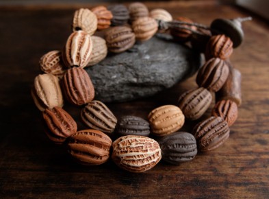 Collier "graines de terre" et bois flotté de chêne