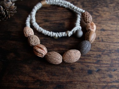 collier céramique et chanvre noué