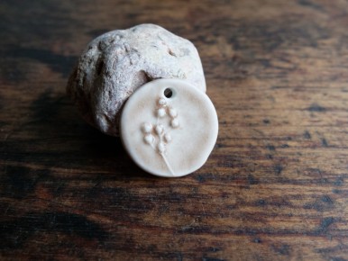 Je me lance dans la création de mes propres émaux! C'est passionnant!