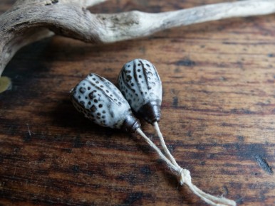 Je me lance dans la création de mes propres émaux! C'est passionnant!